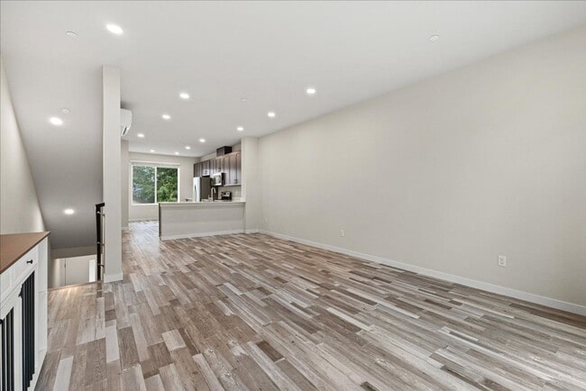 Building Photo - New Construction 2-Bed Townhome Near Boeing, Paine Field & Everett Naval Base – Quartz Kitchen, A...