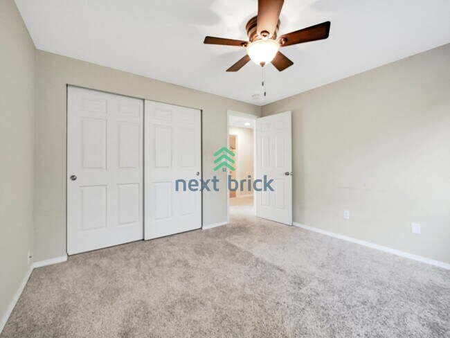 Building Photo - Spacious 3 Bedroom 2.5 Bath Highland Park Home.