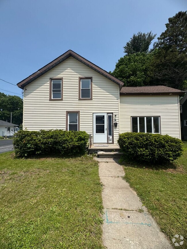 Building Photo - Village of W Carthage 4 Bedroom / 1.5 Bath...