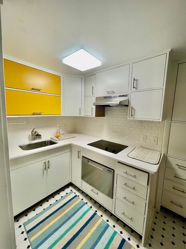 Building Photo - Great Montford location, Partially Furnished Studio Apartment, Utilities Included!