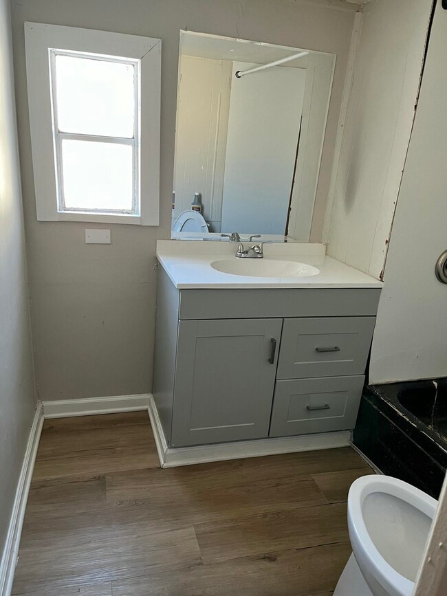 Building Photo - 103 Rice Ct