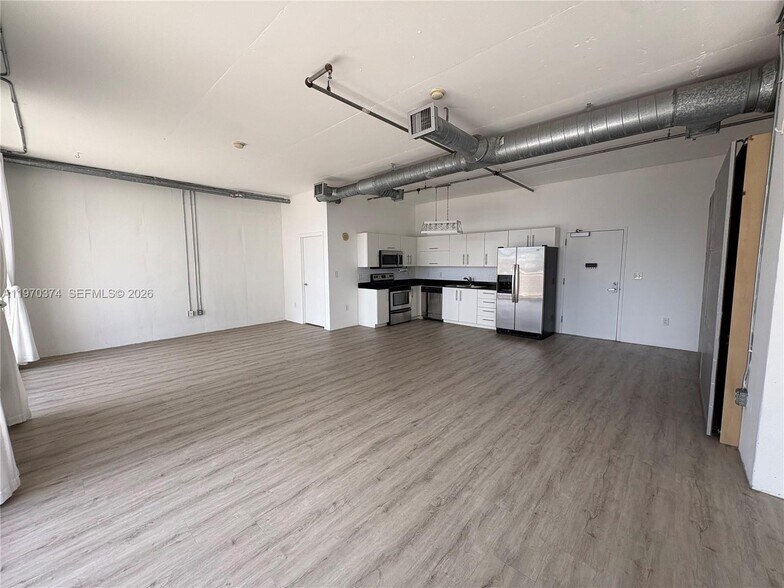 Building Photo - 444 NE 30th St