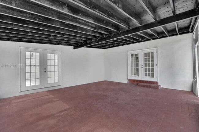 Building Photo - 1600 SW 9th St