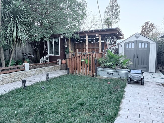 Building Photo - 3136 Hoen Ave