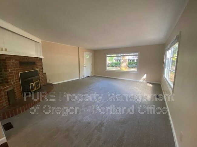 Building Photo - 3550 Lake Grove Ave