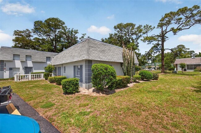 Building Photo - 1567 SE 27th St