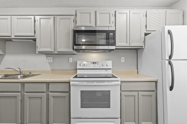 Building Photo - 1658 Foxhaven Dr