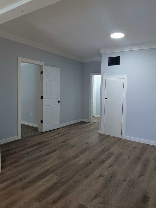 Building Photo - Move in Ready 4 Bed 2 Bath House
