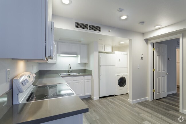 1BR, 1BA - 576 SF - West Street Flats