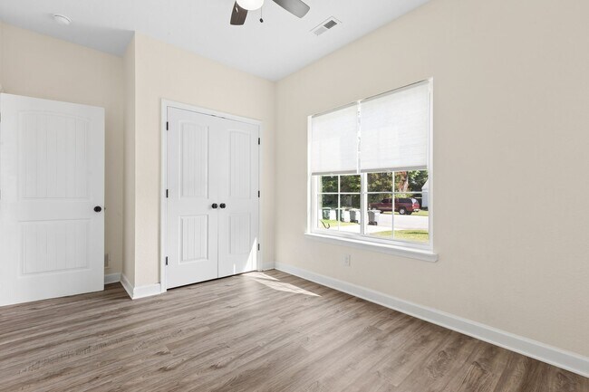 Building Photo - 317 Cottonwood Ave