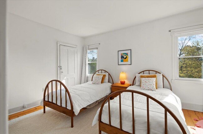 Building Photo - 627 W Rd