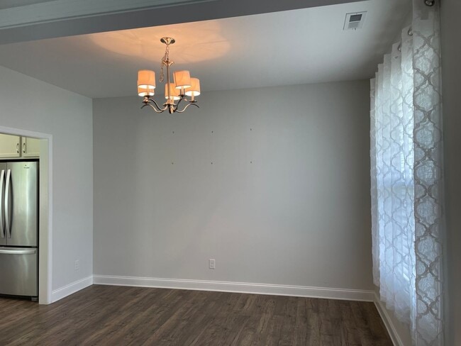 Building Photo - Like new home on cul-de-sac lot with 3 bed...