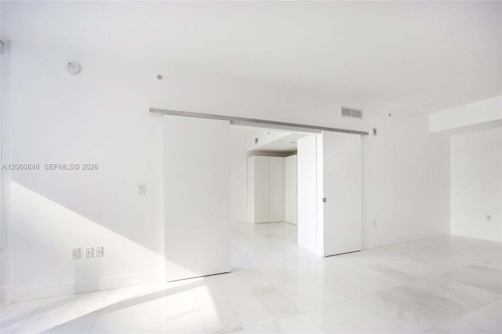 Building Photo - 1010 Brickell Ave