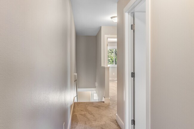 Building Photo - 533 Misty Meadow Blvd