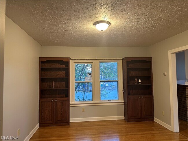 Building Photo - 14223 Glenside Rd