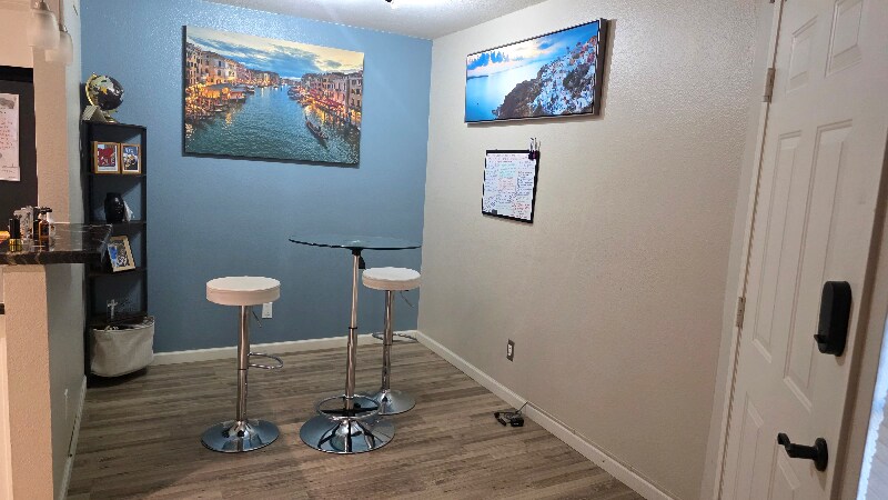 Building Photo - 4410 N Longview Ave