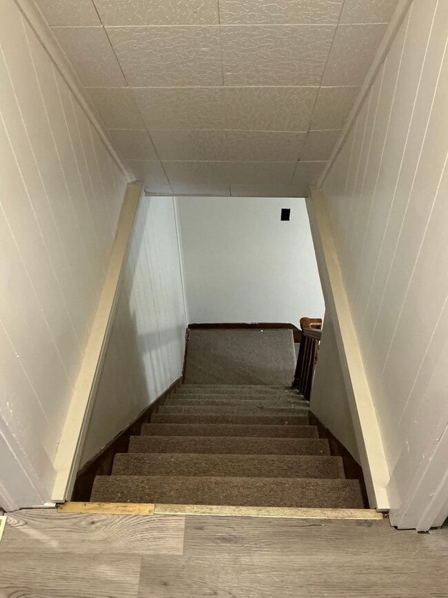 Building Photo - 167 S Main St