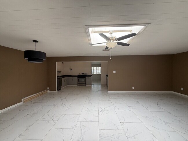 Building Photo - 5725 Wren Ave