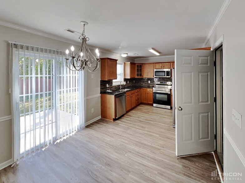 Building Photo - 4097 Village Park Ct