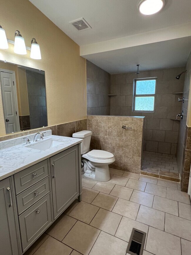 Building Photo - Remodeled 5 Bed | 2 Bath Mobile Home on Ha...