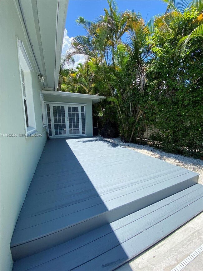 Building Photo - 5940 SW 47th St