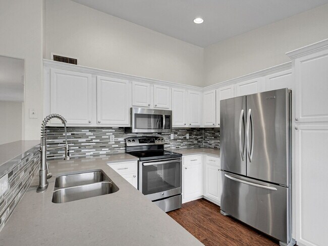 Building Photo - $2,395.00 - 3 Bedrooms, 2Bathrooms, Condo ...