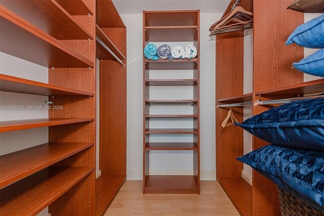 Building Photo - 1000 South Pointe Dr