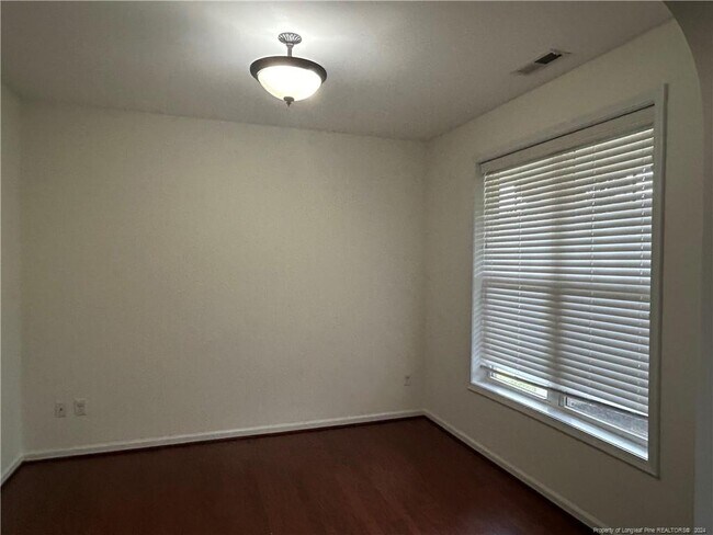Building Photo - 5336 Nessee St