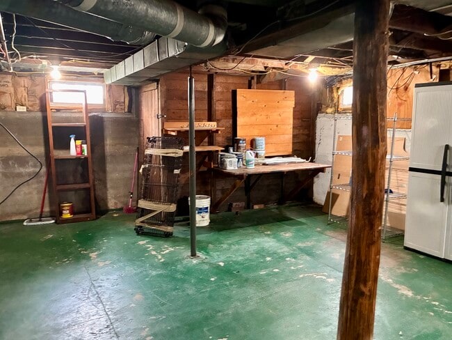 Building Photo - 254 Edward St