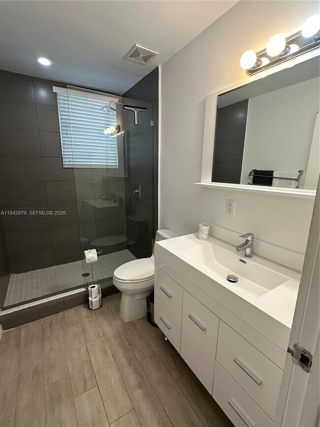 Building Photo - 1611 Meridian Ave