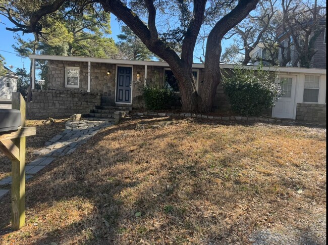 Building Photo - Four Bedroom Fully Furnished