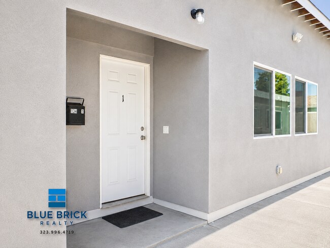 Building Photo - 13441 Vanowen St