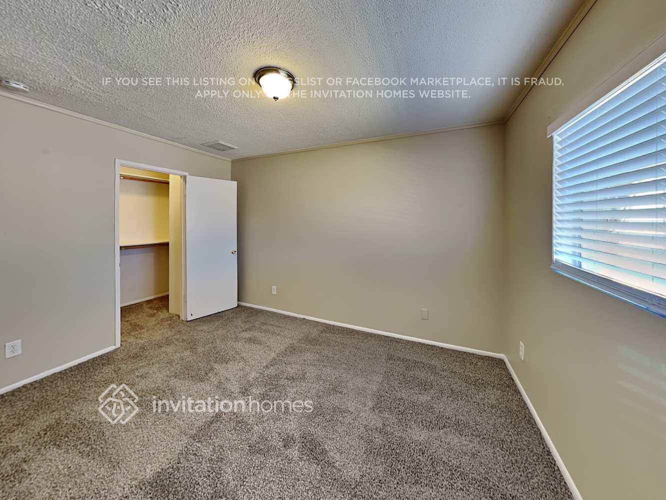 Building Photo - 4142 W Royal Palm Rd