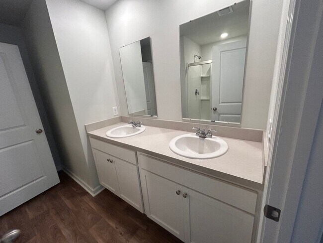 Building Photo - *Move in Special*  Spacious 3BR/2BA home in the Carnes area!