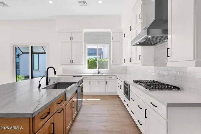 Building Photo - 2648 E Longhorn Ct