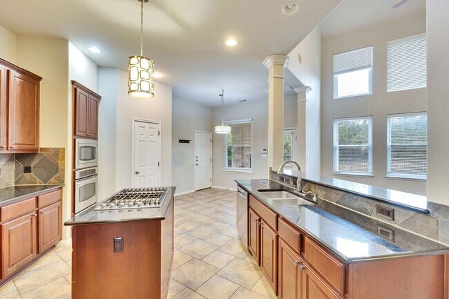 Building Photo - 7017 Via Dono Dr