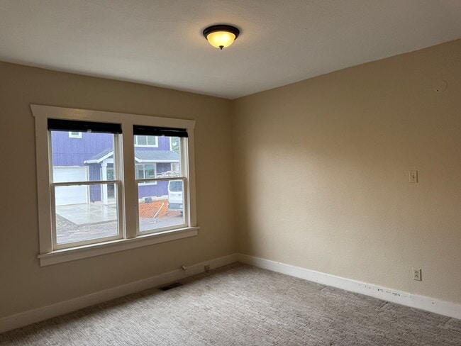 Building Photo - Rare opportunity to lease a versatile mixed-use property in the heart of Milwaukie!