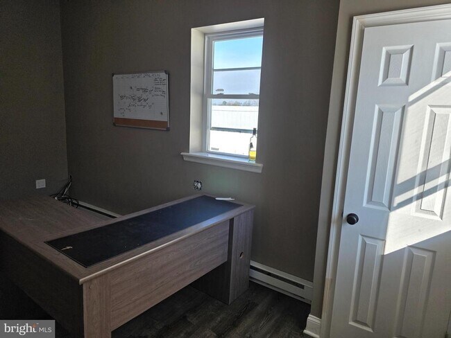 Building Photo - 115 Samdin Blvd