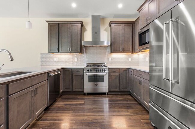 Building Photo - 25 NE Lombard St