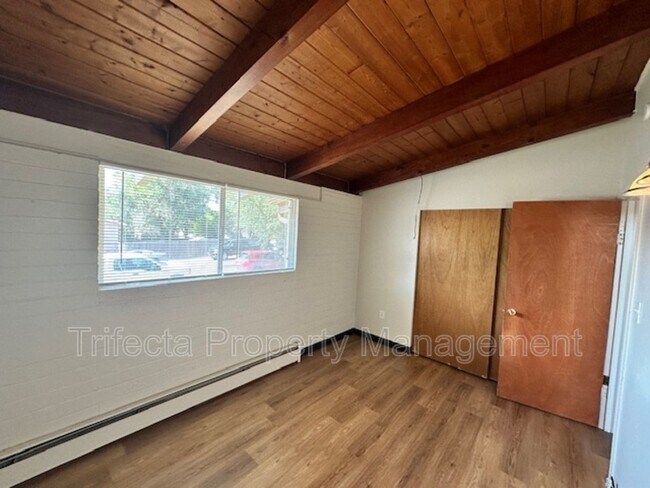 Building Photo - 610 Parker St