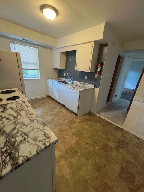 Kitchen - 727 Bartram Ave