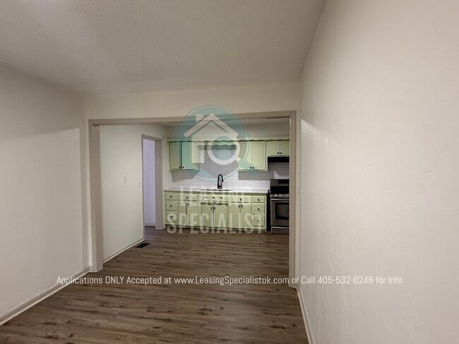 Building Photo - Charming South East OKC Home AVAILABLE FOR IMMEDIATE MOVE IN!