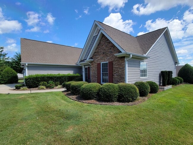 Building Photo - 3 Bed, 2 bath Home Available in Anderson