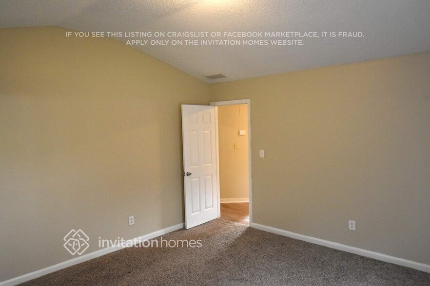 Building Photo - 265 Village Dr