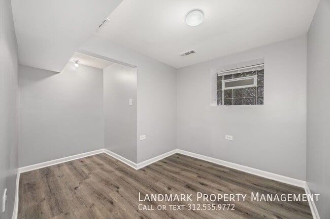 Building Photo - 3817 N Sawyer Ave