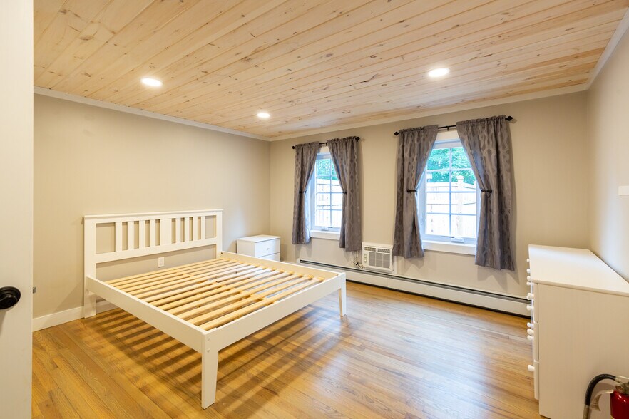 XL Bedroom with Fireplace - 629 Storrs Rd