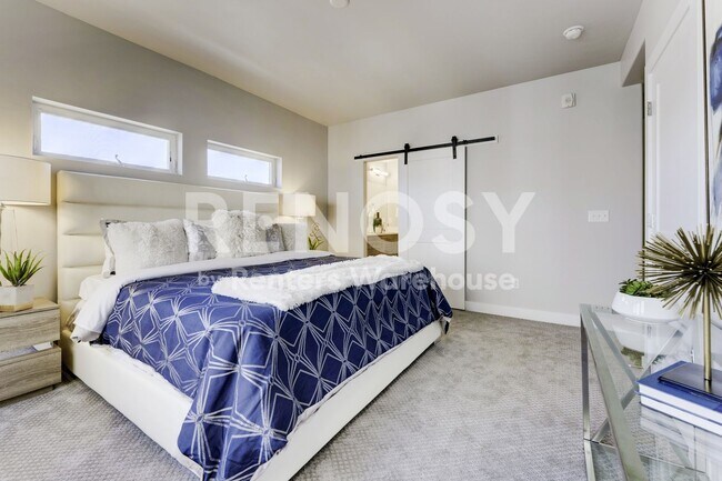 Building Photo - Prime Luxury Berkeley Townhouse with Rooftop Deck AVAILABLE NOW