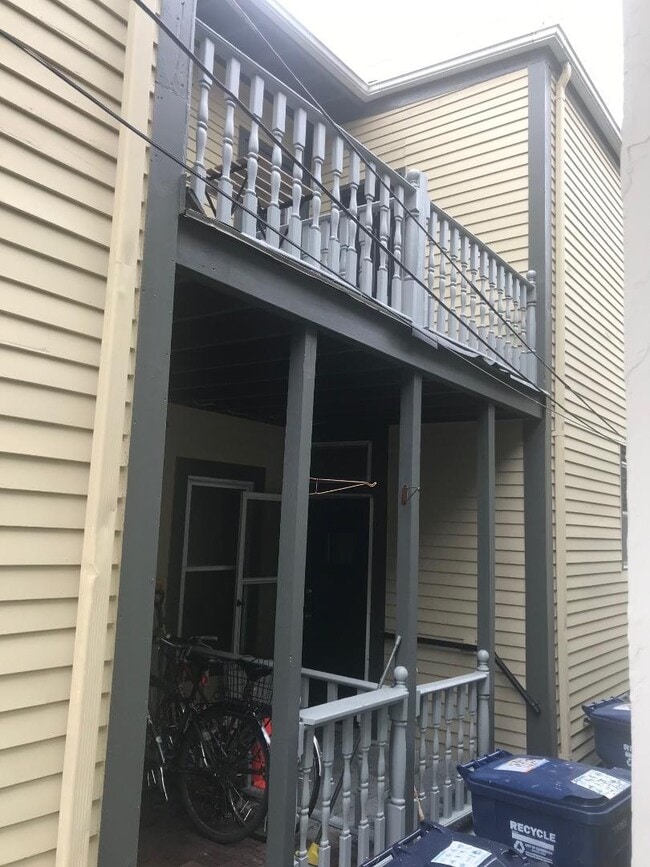 Building Photo - 204 River St