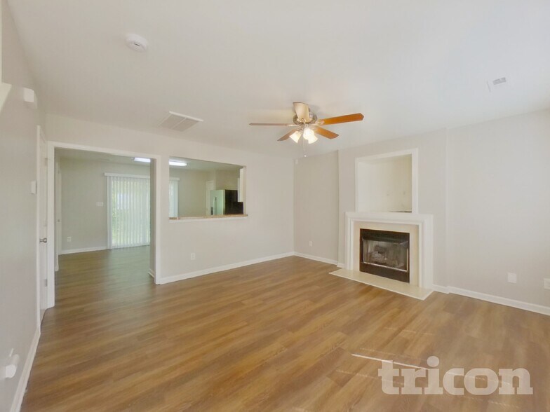 Building Photo - 9835 Veronica Dr