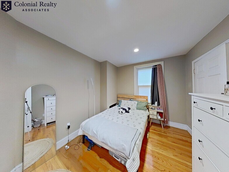 Building Photo - 328 St Paul St